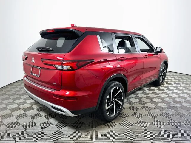 Certified Used 2024 Red Mitsubishi SE Black Edition image 3