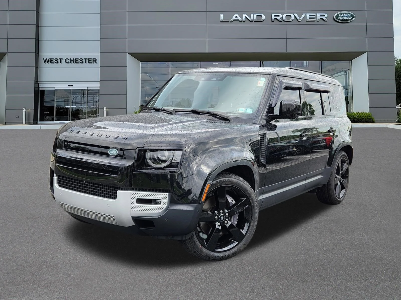 2023 Land Rover Defender SE's photo