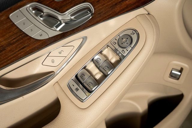 2022 Mercedes-Benz GLC GLC300 - Photo 54