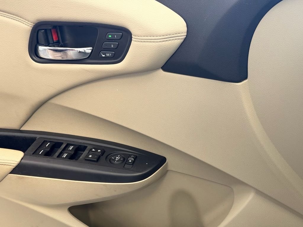 Used 2014 White Acura Technology Package image 24