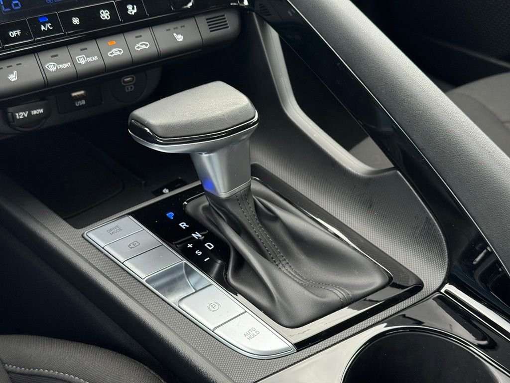 Used 2025 White Hyundai SEL Convenience image 29