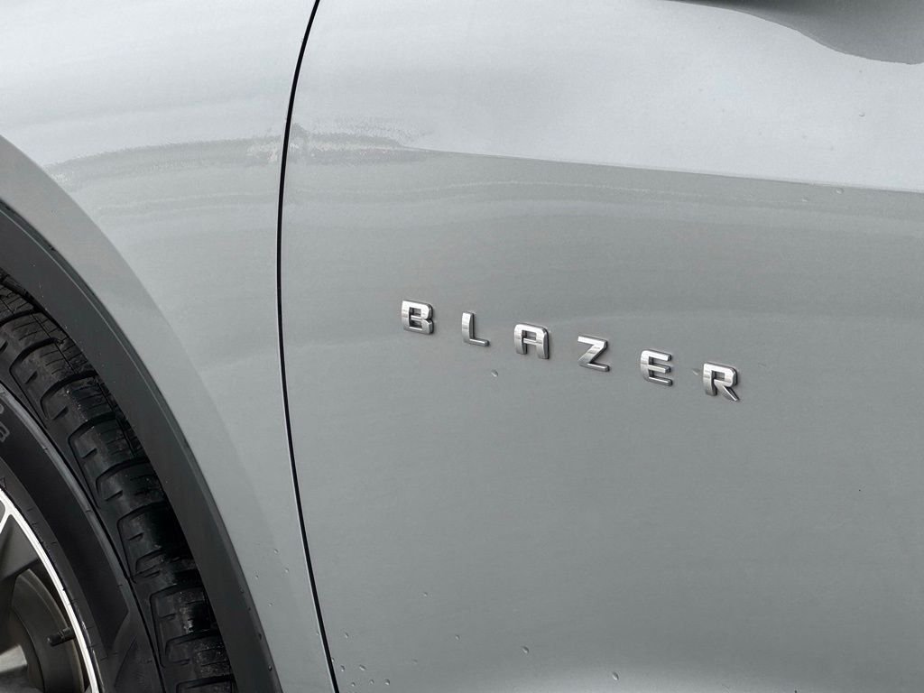 Used 2023 Gray Chevrolet LT image 5