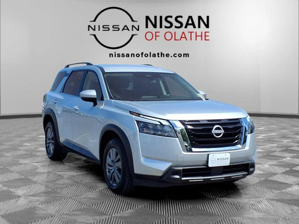 Used 2025 Silver Nissan SV image 31