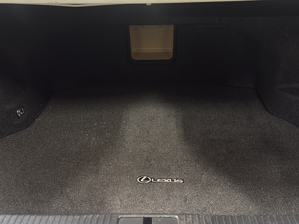 Used 2017 White Lexus 350 image 27