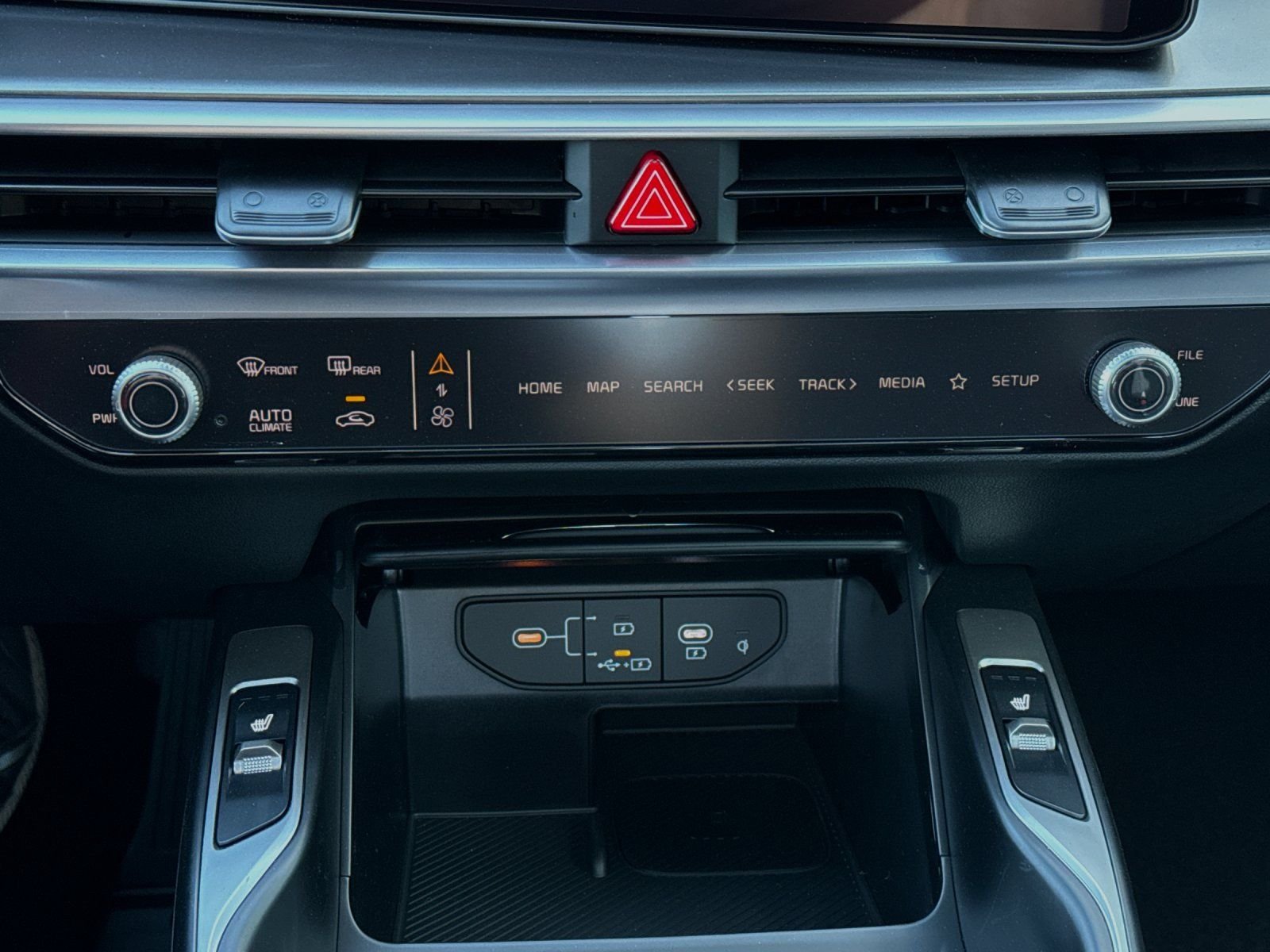 2025 Kia Sorento EX Hybrid - Photo 24