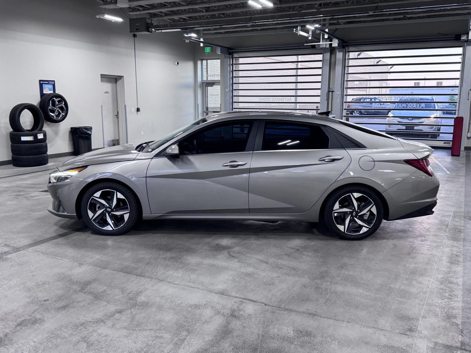 Certified Used 2023 Fluid Metal Hyundai Limited image 2