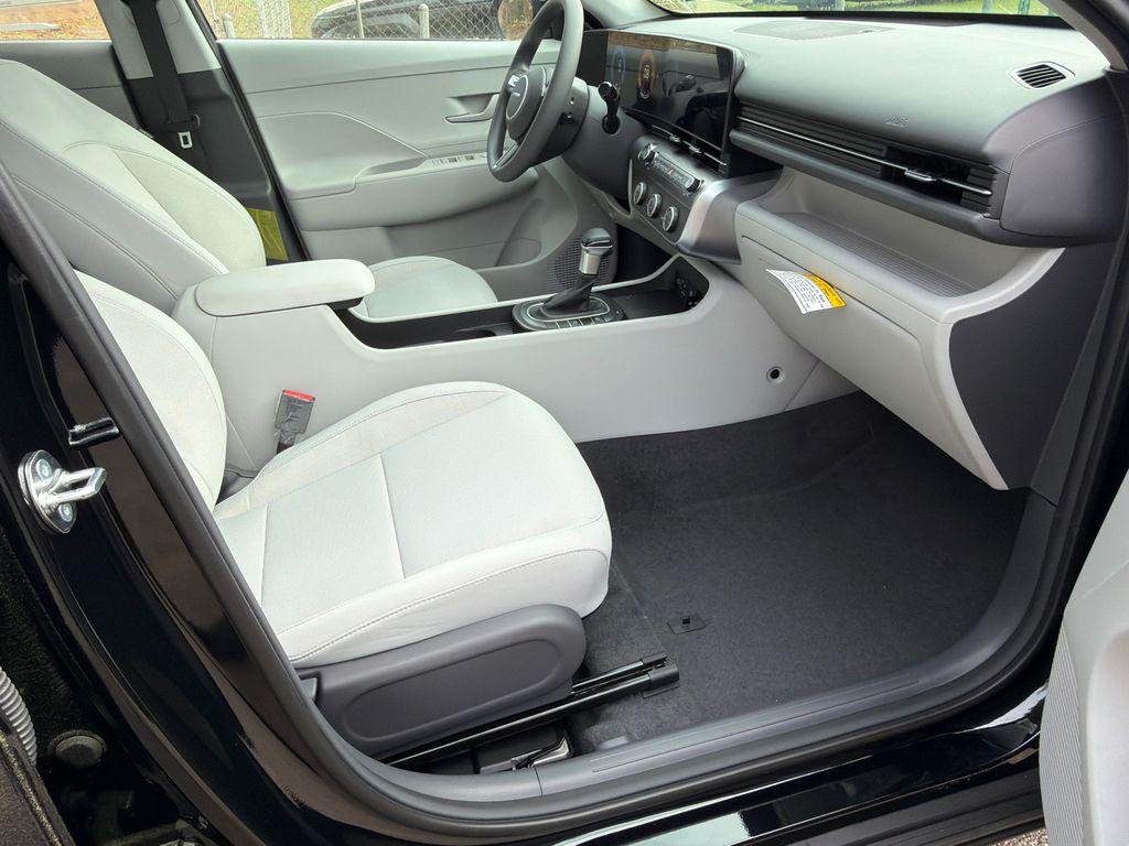New 2026 Black Hyundai SE FWD image 13