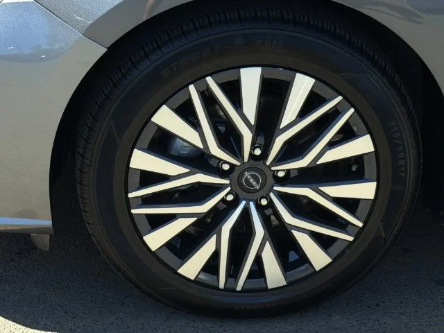 Used 2025 Gray Nissan 2.5 SV image 16