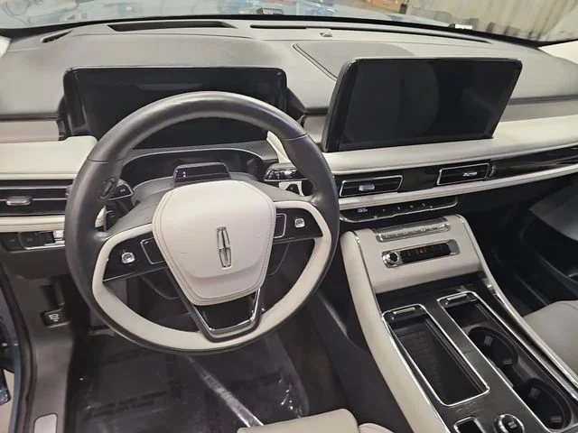 Used 2025 Blue Lincoln Reserve image 16