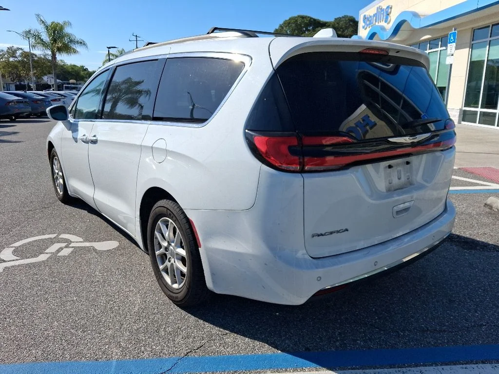 Used 2022 White Chrysler Touring L image 7
