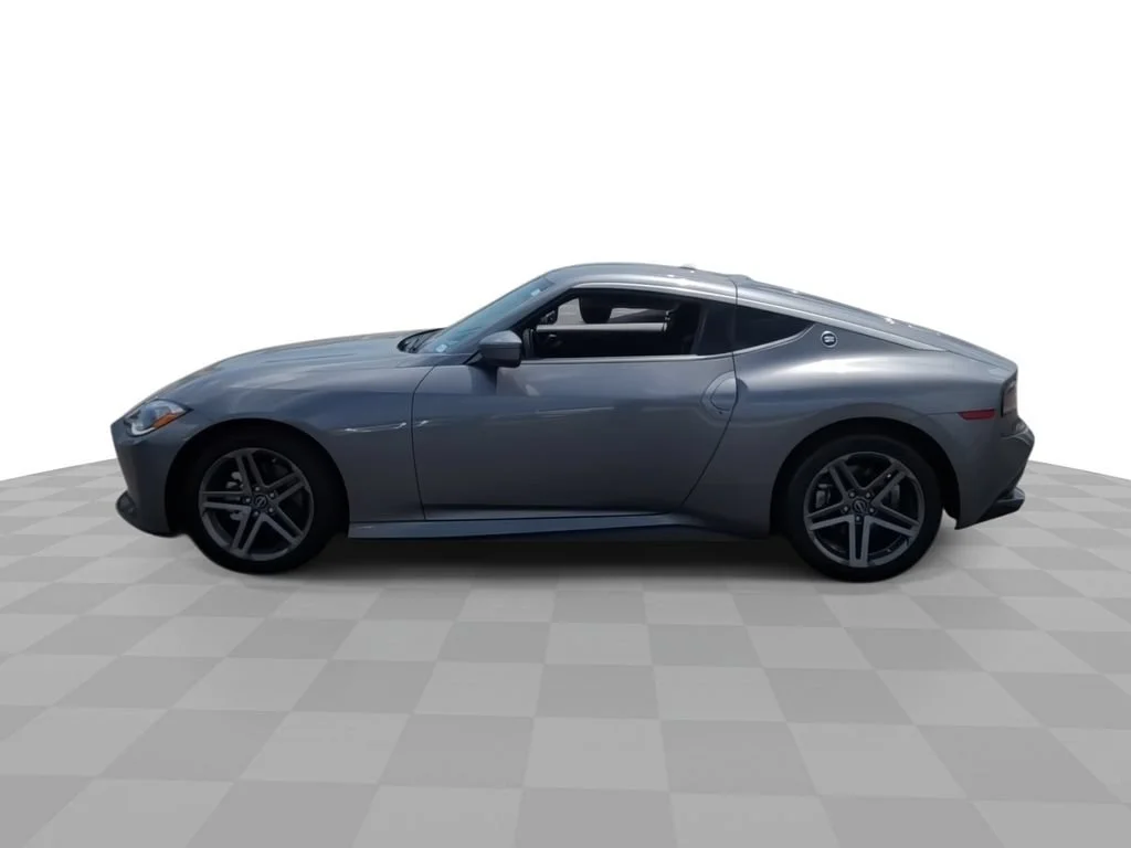 Used 2025 Gray Nissan Sport Manual Transmission image 5