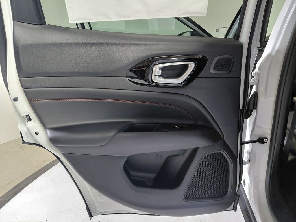 New 2026 Bright White Clear-Coat Exterior Paint Jeep Trailhawk image 12