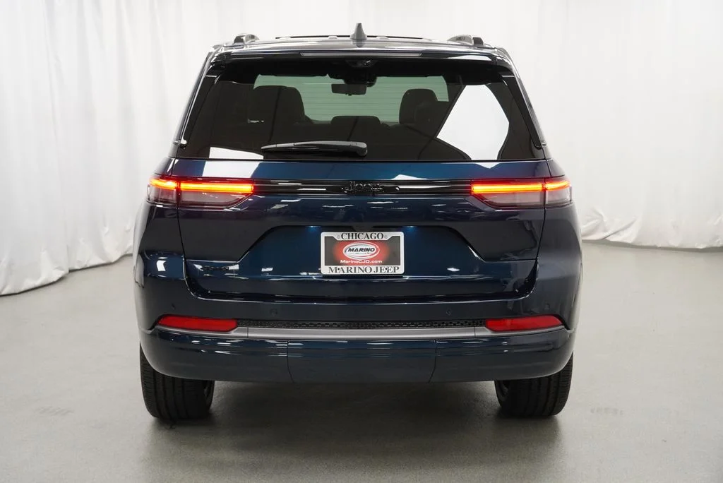 New 2027 Fathom Blue Pearl-Coat Paint Jeep Limited Reserve image 10