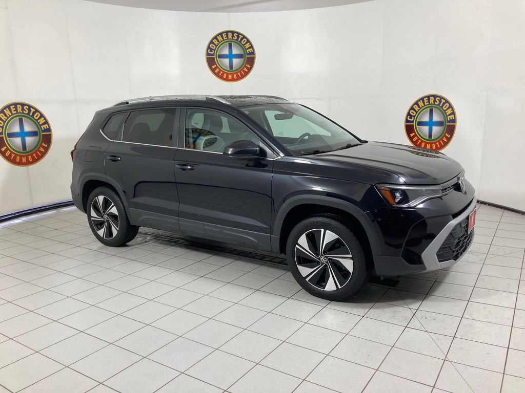 Used 2025  Volkswagen SE image 19