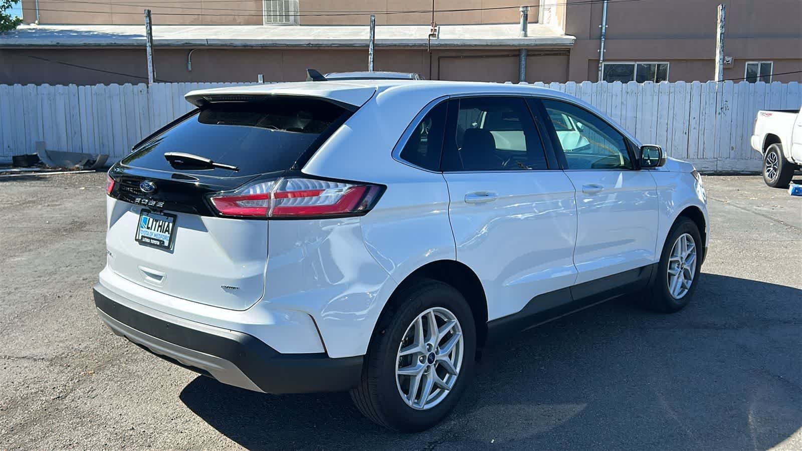 Used 2021 Oxford White Ford SEL image 5