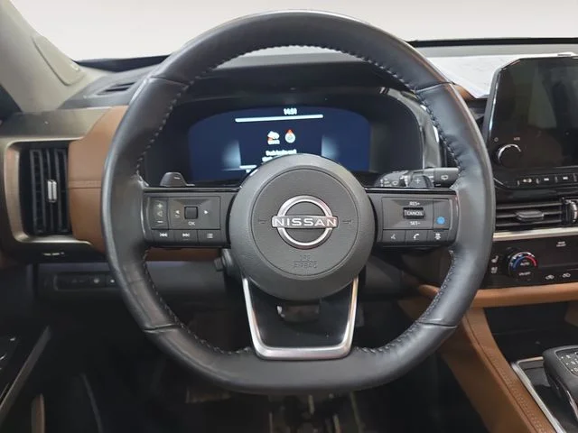 Used 2024 Gray Nissan Platinum image 12