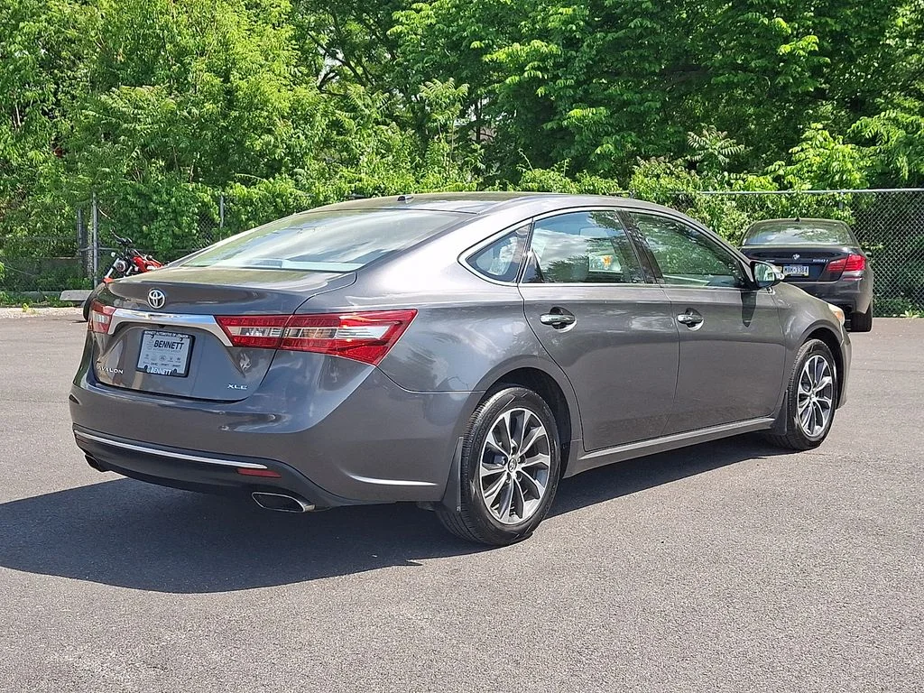 Used 2016 Gray Toyota XLE Premium image 6