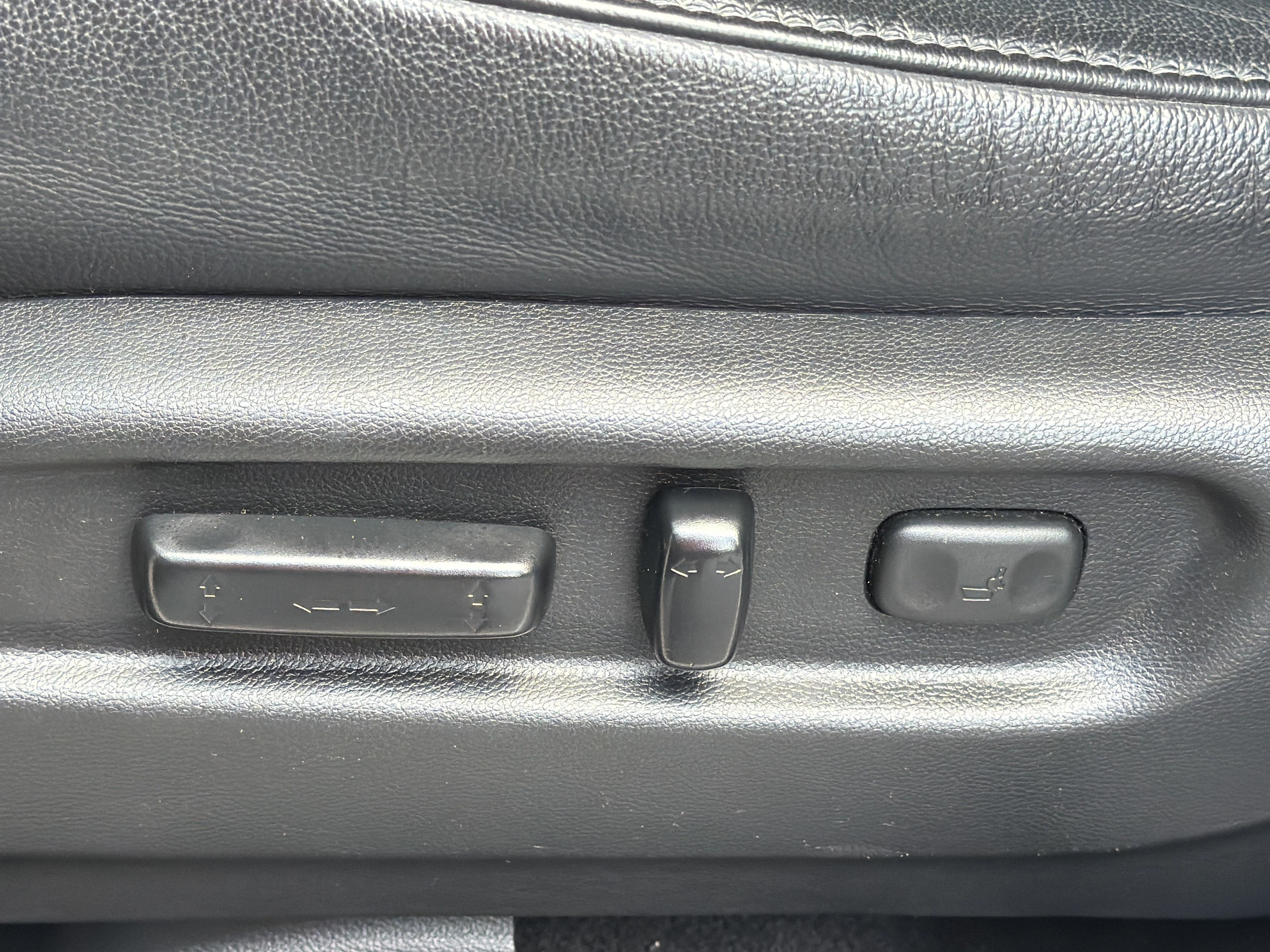 Certified Used 2023 White Honda EX-L image 19