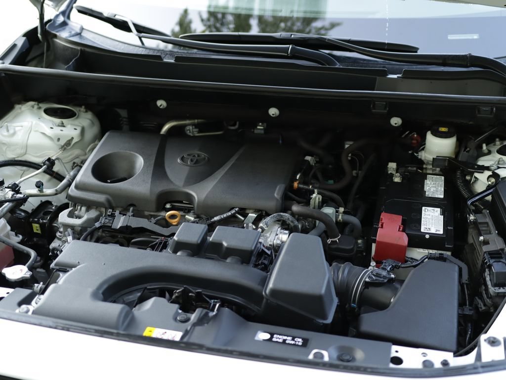 Used 2025 Ice Cap Toyota LE image 26