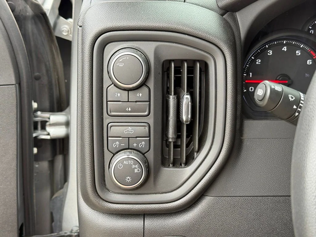 Used 2025 Gray Chevrolet Custom image 19