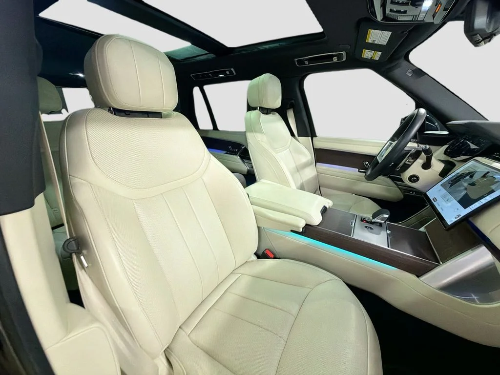 Used 2025 Black Land Rover SE image 29