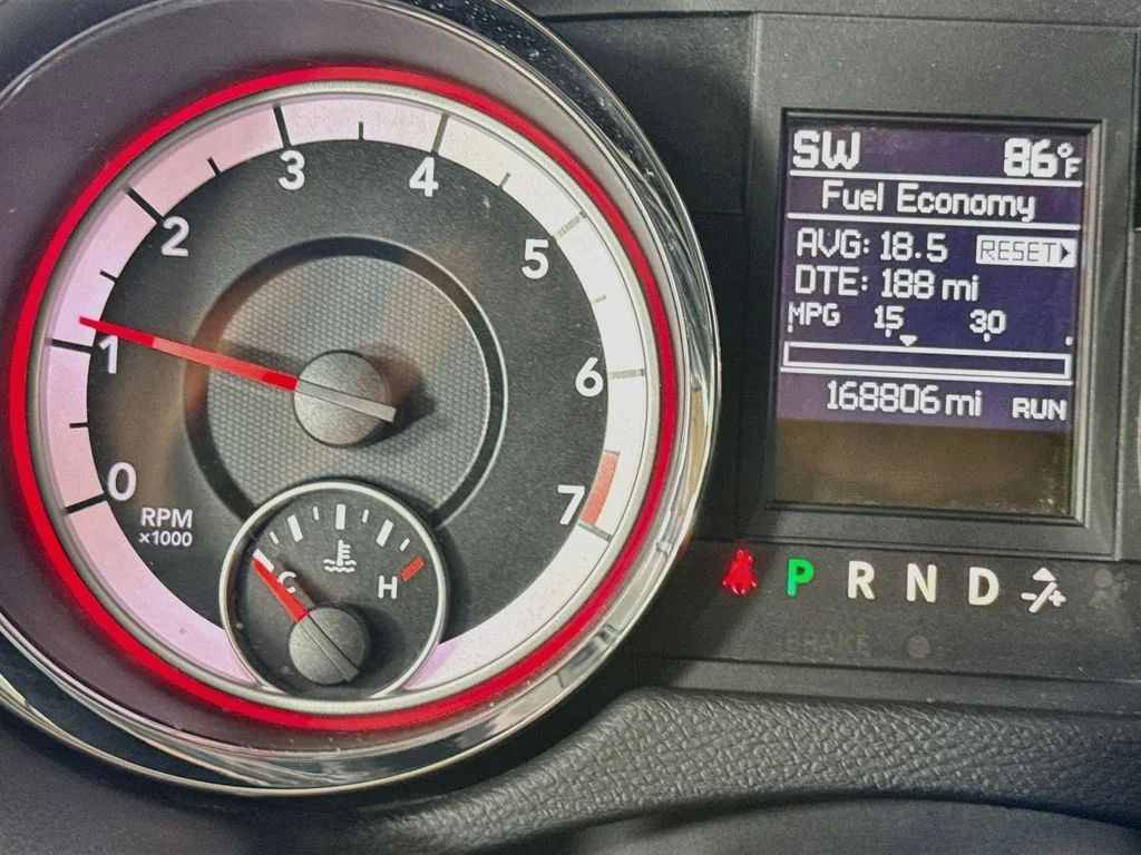 Used 2015 Silver Dodge SXT image 13