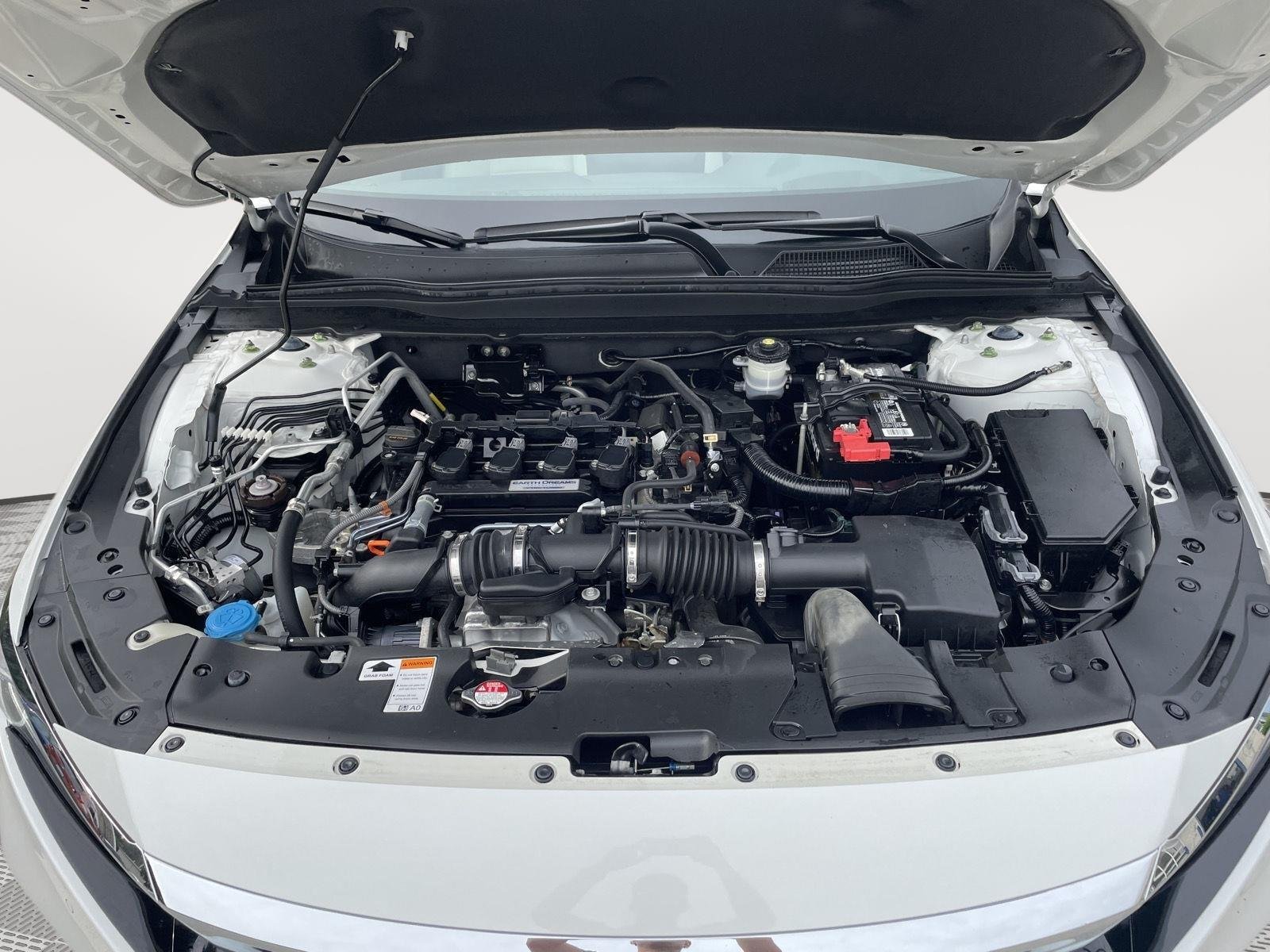 Used 2018 Champagne Frost Pearl Honda Touring 1.5T image 9