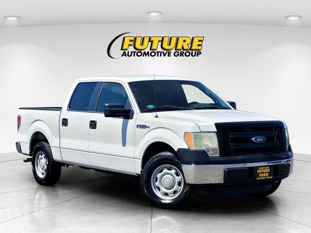Used 2014 White Ford XL image 1