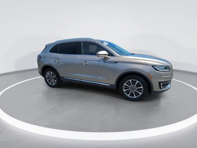 Used 2019 Brown Lincoln Select image 9