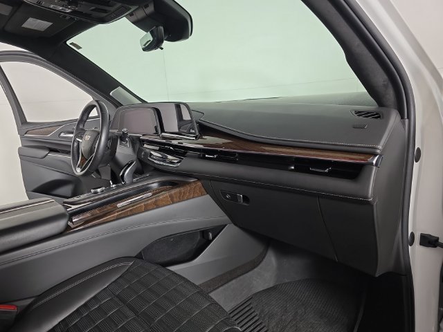 Used 2022 Crystal White Tricoat Cadillac Sport Platinum image 32