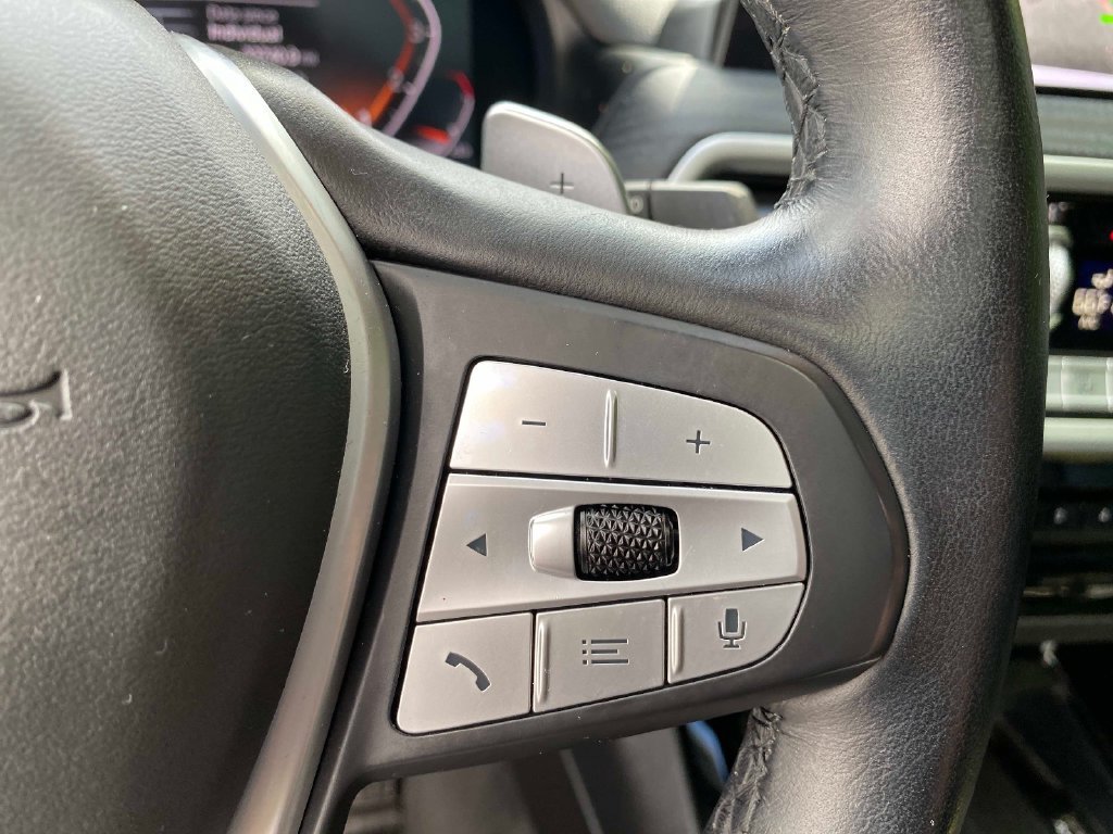 Used 2024 White BMW xDrive30i image 21