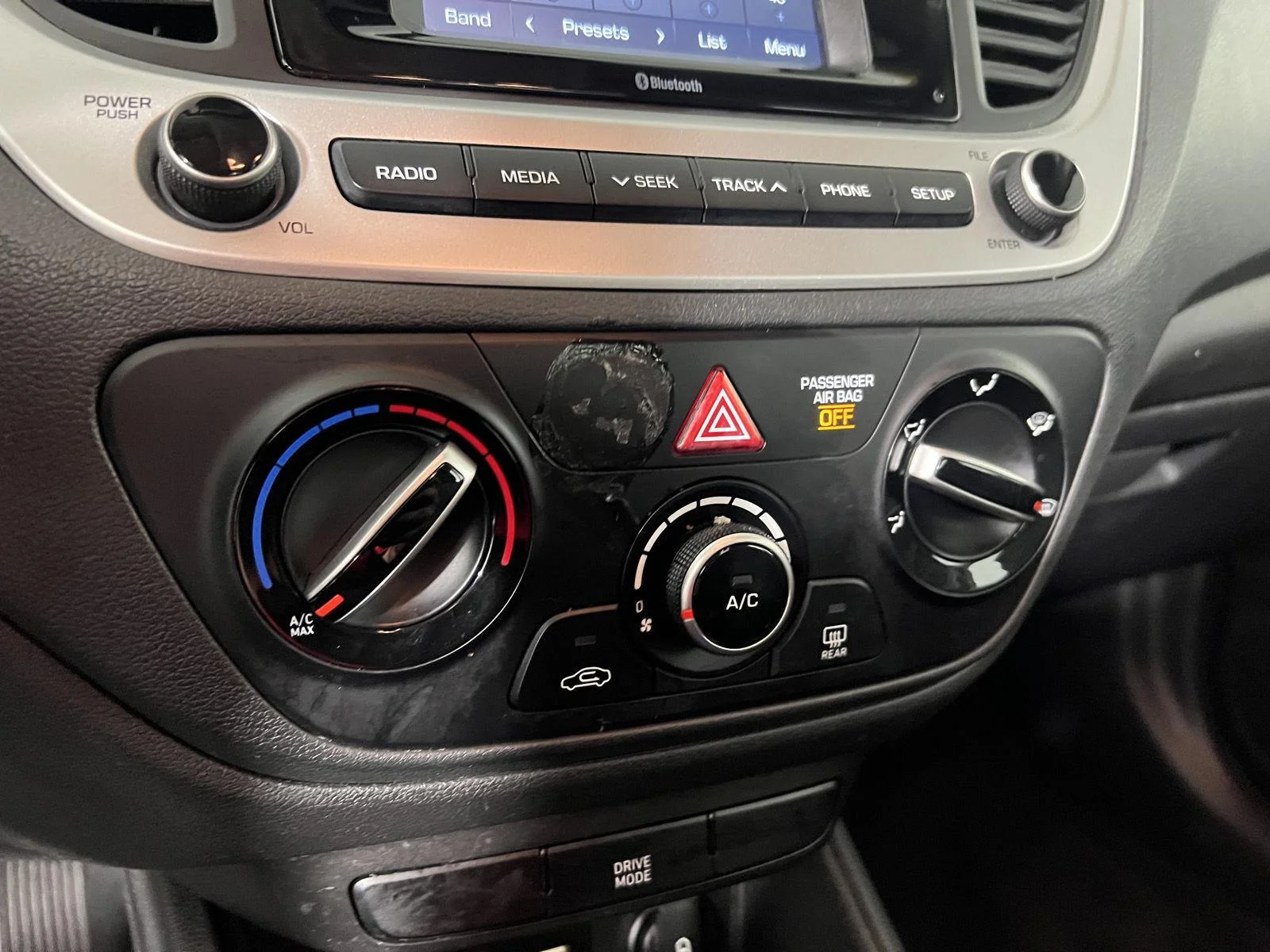 Used 2022 Absolute Black Hyundai SE image 17