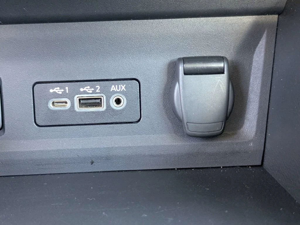 Used 2025  Nissan SV image 20