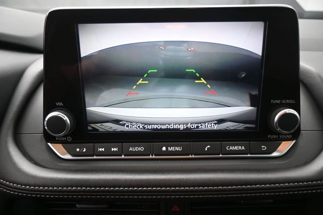 Used 2024 Silver Nissan S image 3