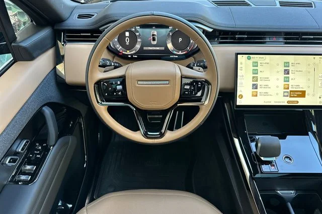 New 2026 Santorini Black Land Rover Dynamic SE image 13