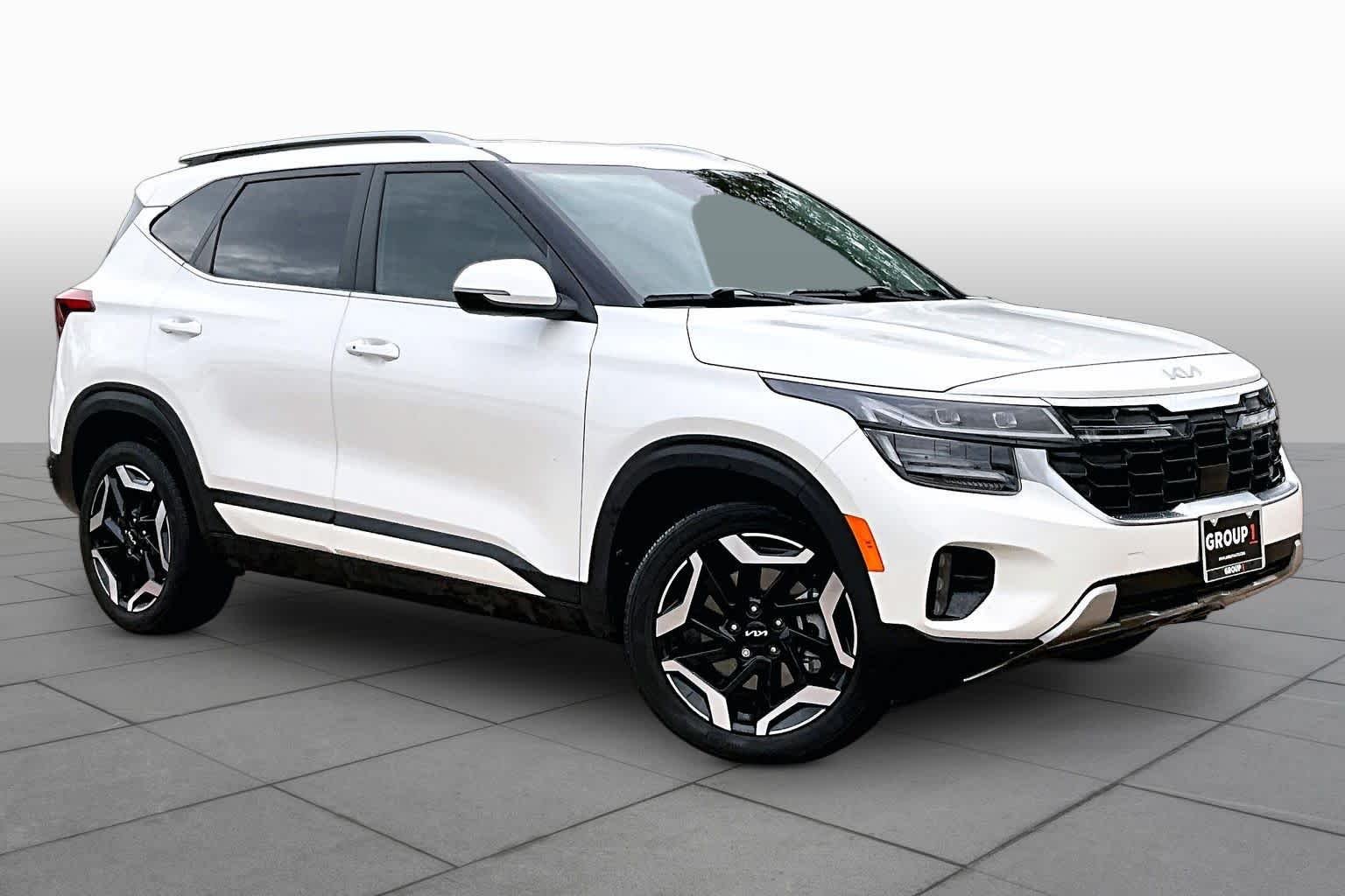 New 2024 Snow White Pearl Kia SX image 3