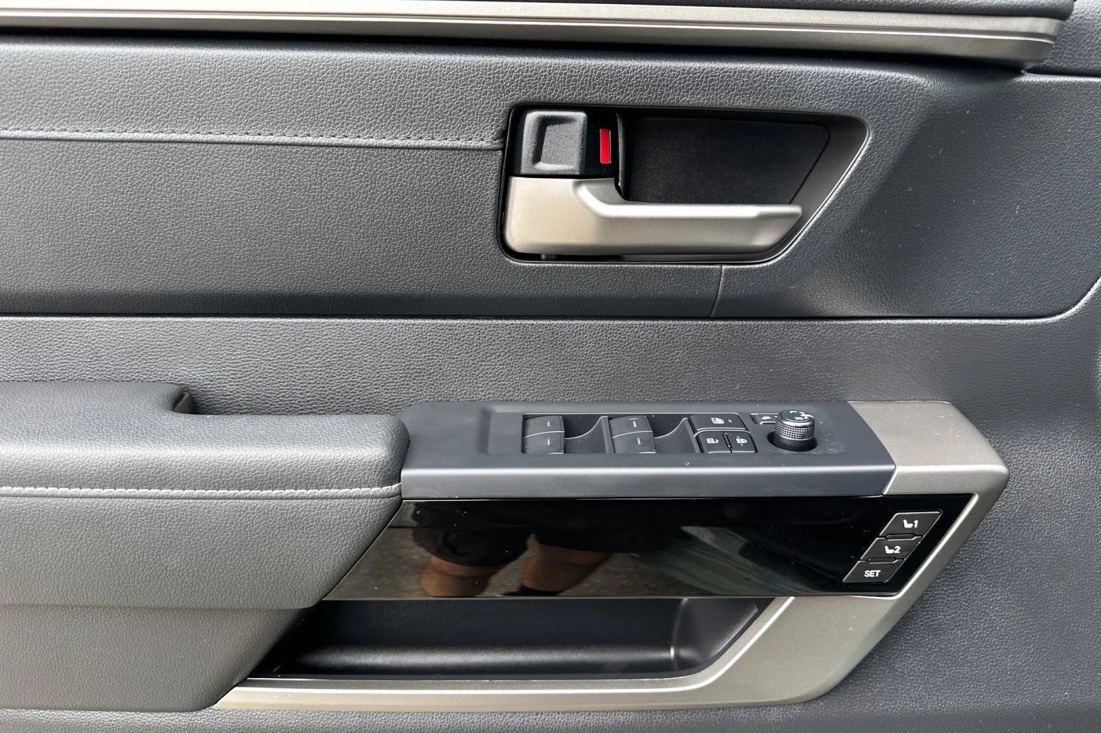 Used 2026  Toyota Limited image 11