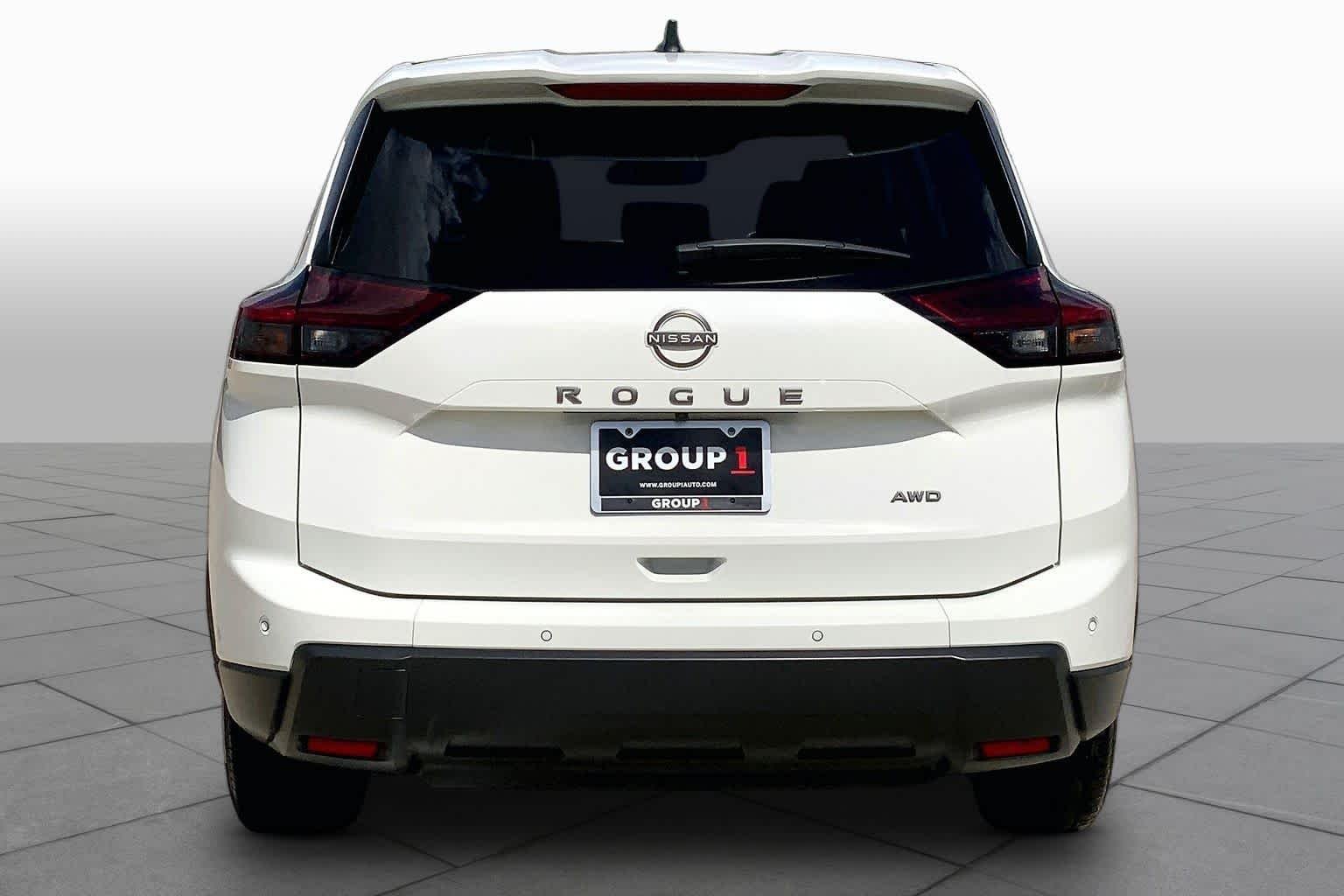 Used 2024 Glacier White Nissan S image 5