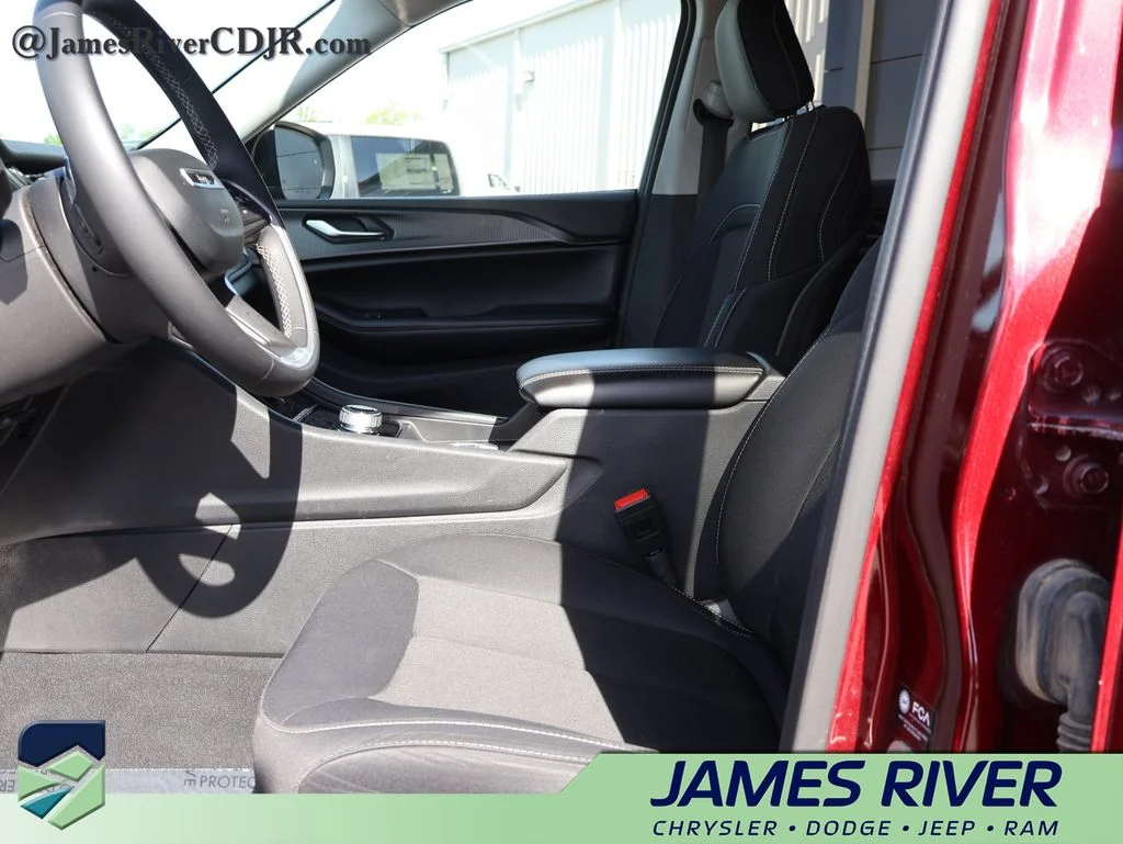 Used 2024 Red Jeep Laredo image 22