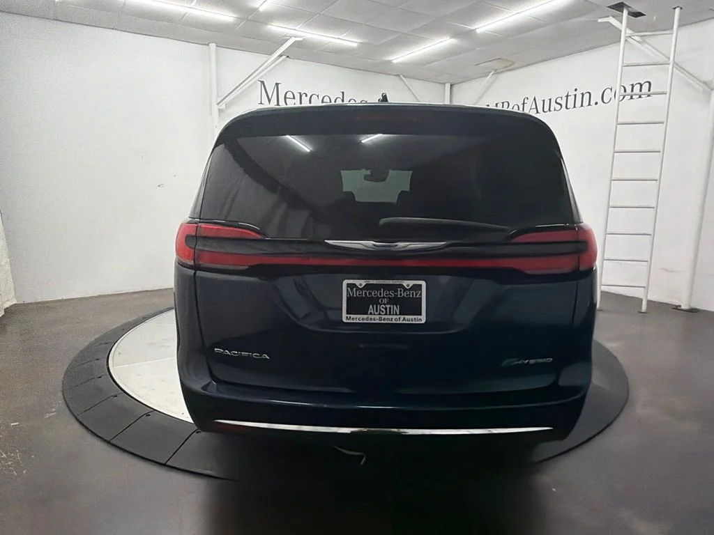 Used 2023 Blue Chrysler Limited image 6