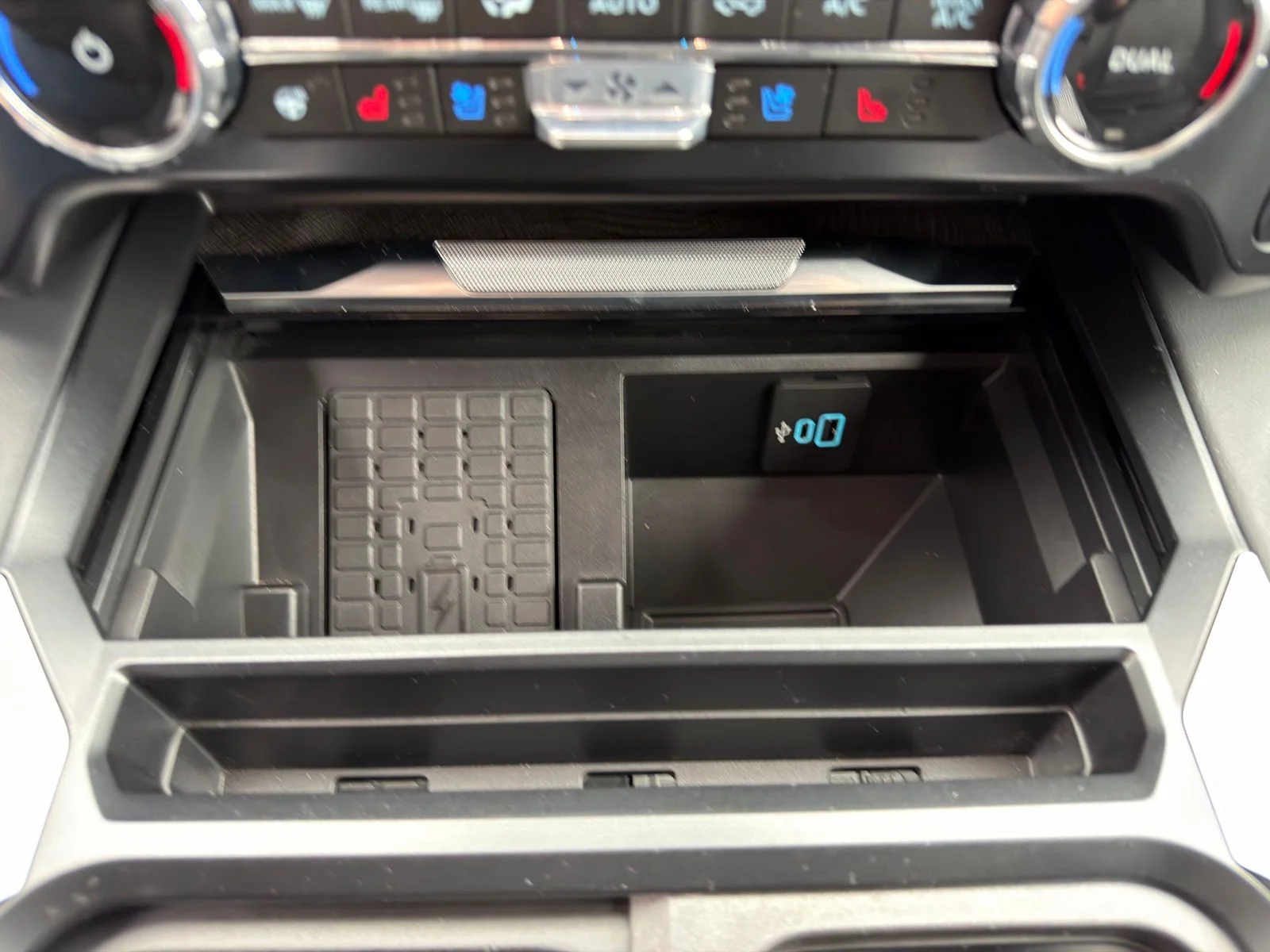 Used 2025 Black Ford Platinum image 26
