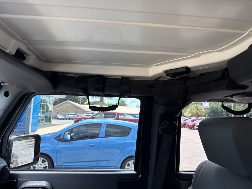 Used 2010 Gray Jeep Unlimited Sport image 23