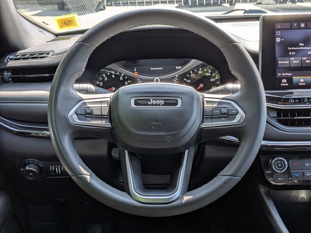Used 2023 White Jeep Latitude image 13