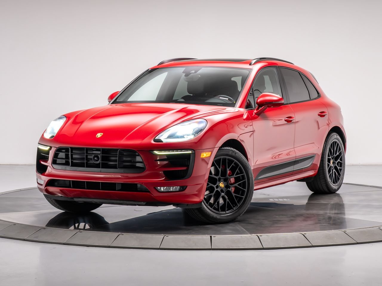 2017 Porsche Macan GTS's photo