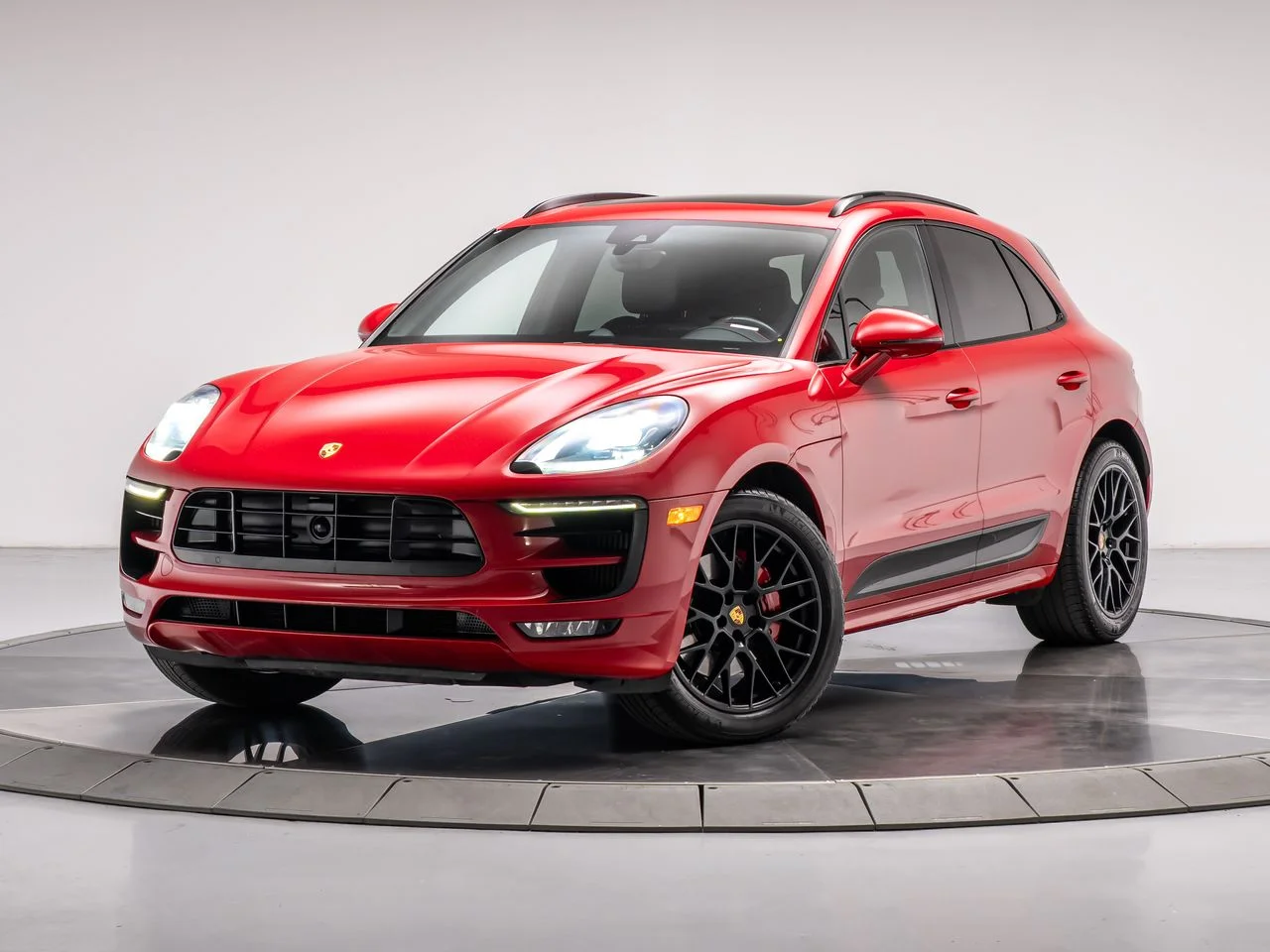 2017 Porsche Macan GTS's photo