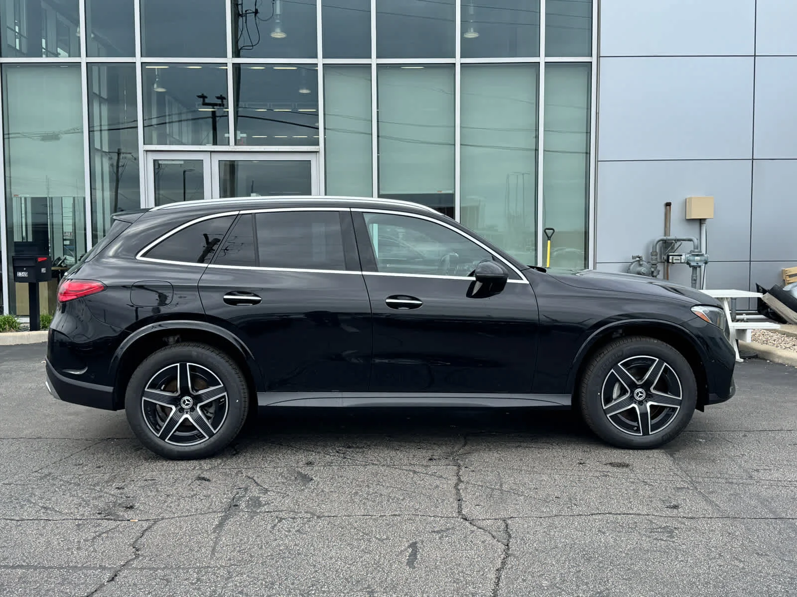 New 2026 Black Mercedes-Benz GLC 300 image 10