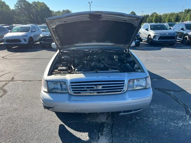 Used 2000  Ford LX image 27