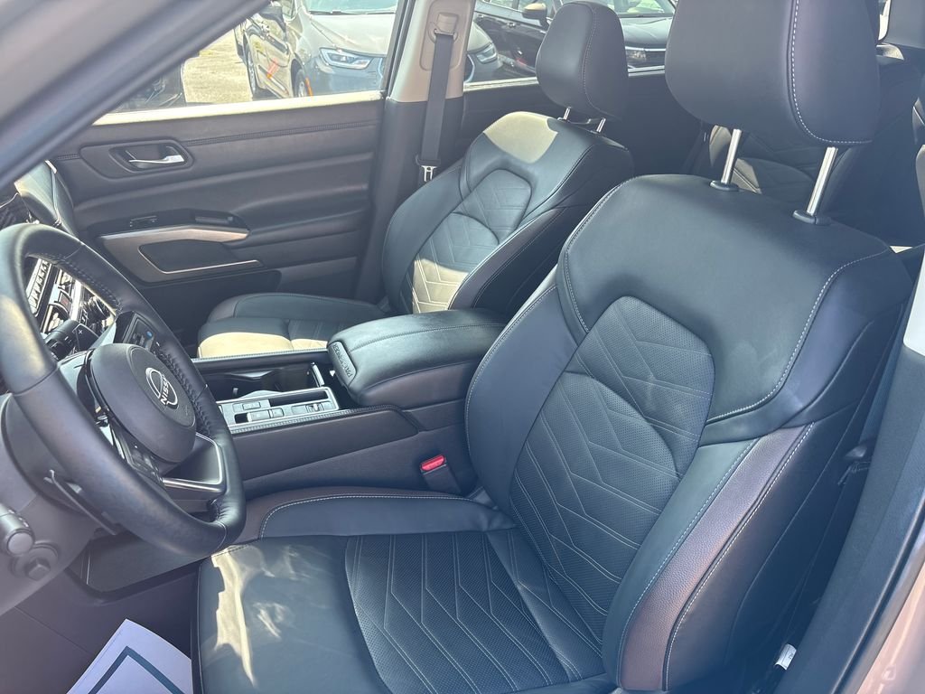 Used 2025 Beige Nissan Platinum image 13