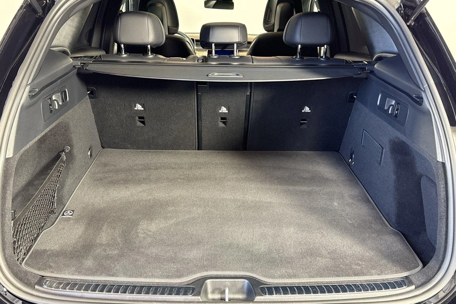 Used 2025 Black Mercedes-Benz GLC 300 image 25