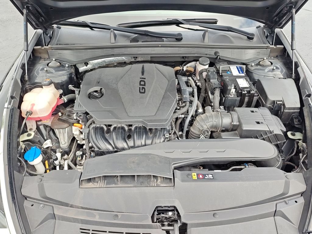 Used 2021 Black Hyundai SE image 24
